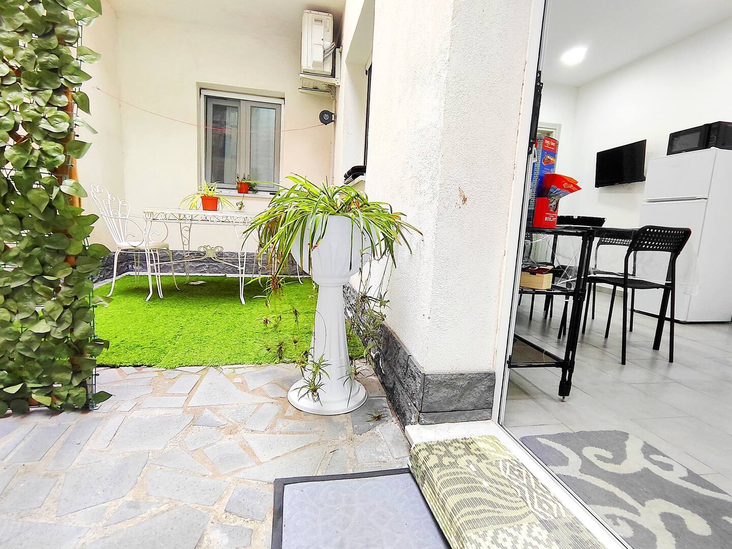 Casa in bianco e nero