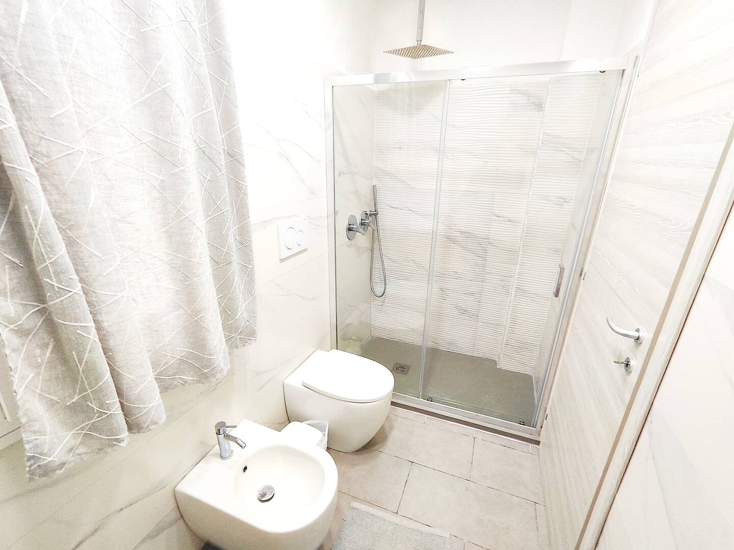 Casa in bianco e nero