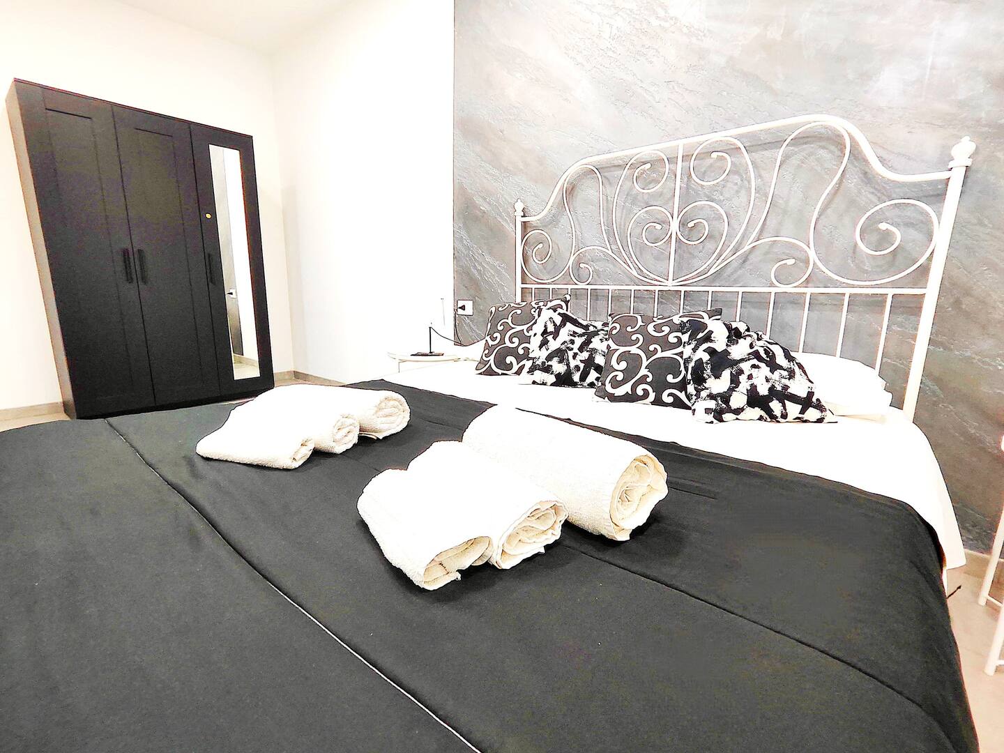 Casa in bianco e nero