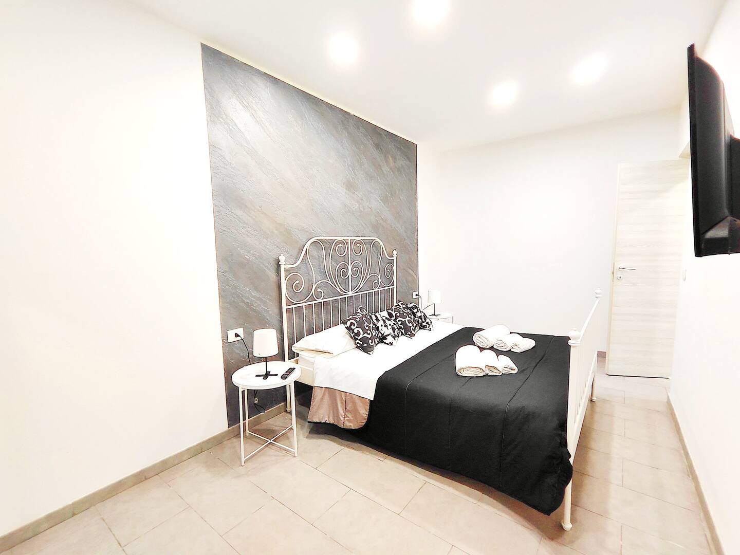 Casa in bianco e nero