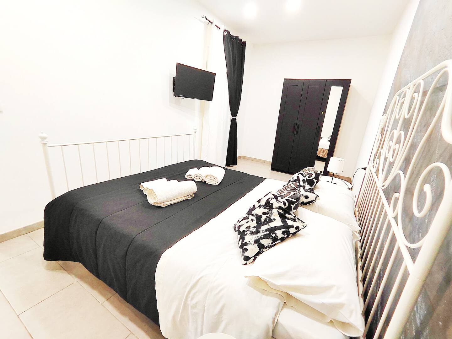 Casa in bianco e nero