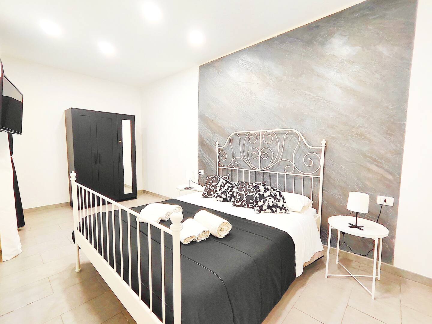 Casa in bianco e nero