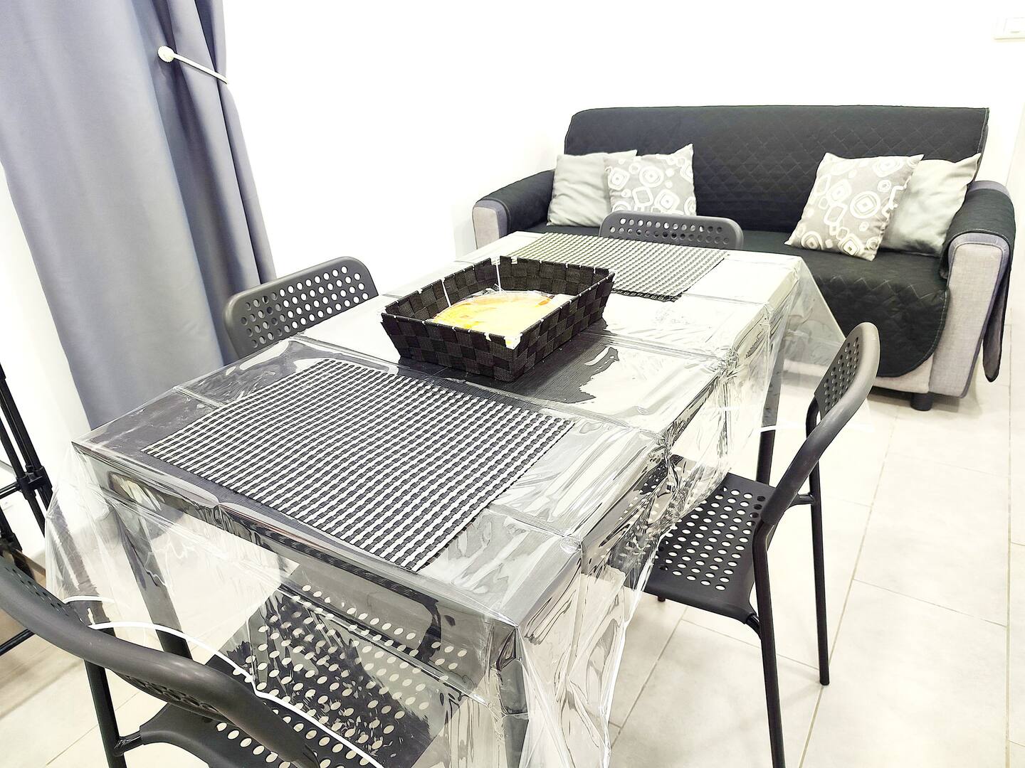 Casa in bianco e nero