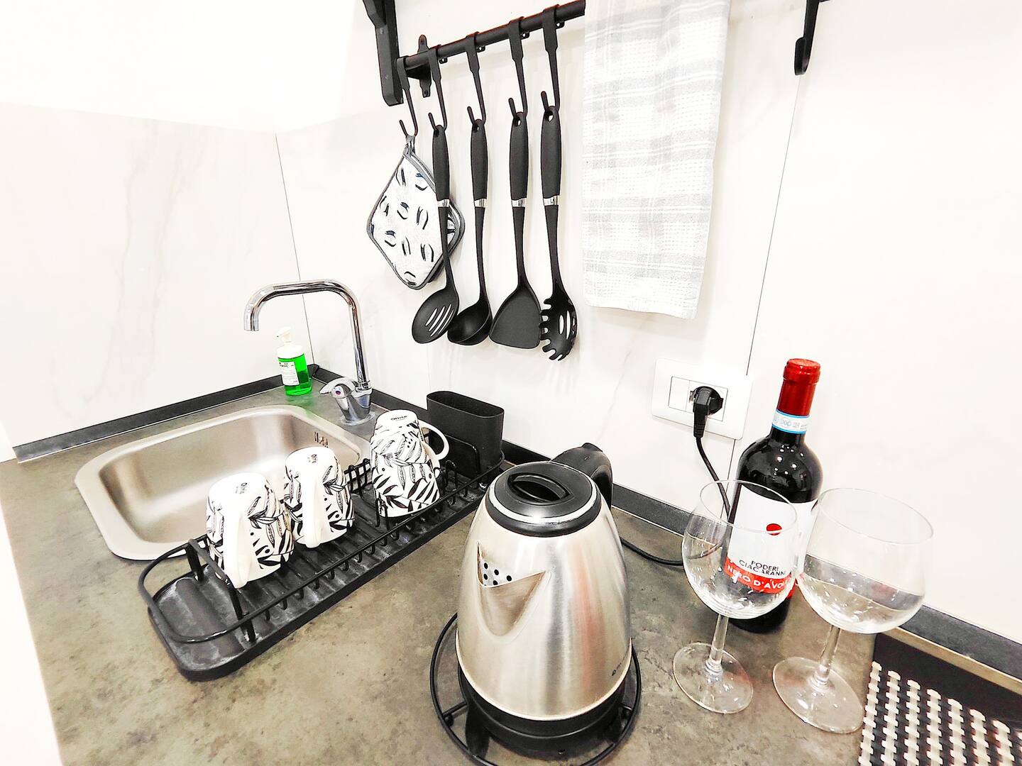 Casa in bianco e nero