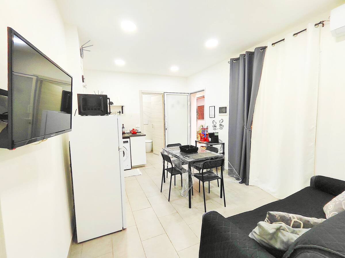 Casa in bianco e nero